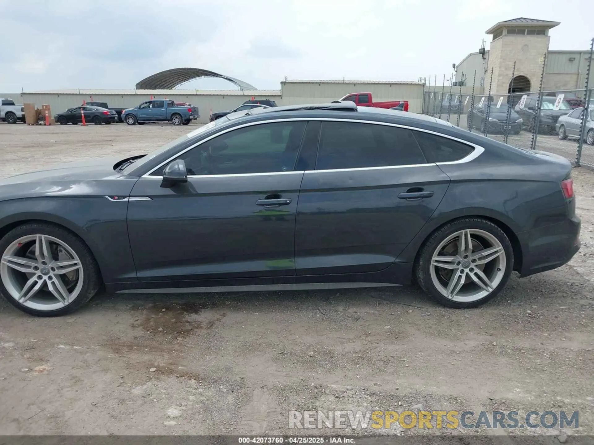 14 fotografías del automóvil dañado WAUENCF57KA059195 AUDI A5 2019