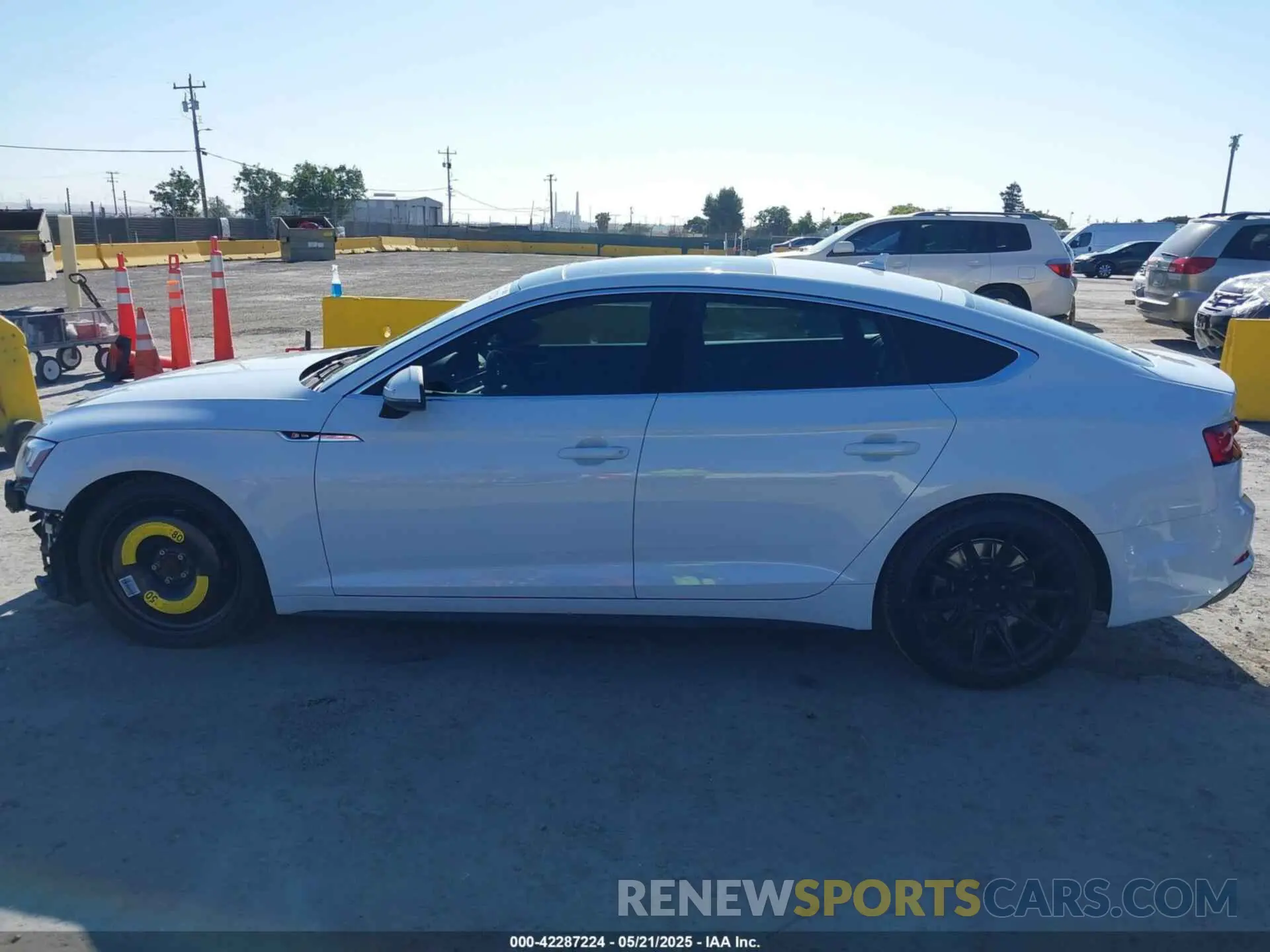 15 fotografías del automóvil dañado WAUENCF58KA007848 AUDI A5 2019