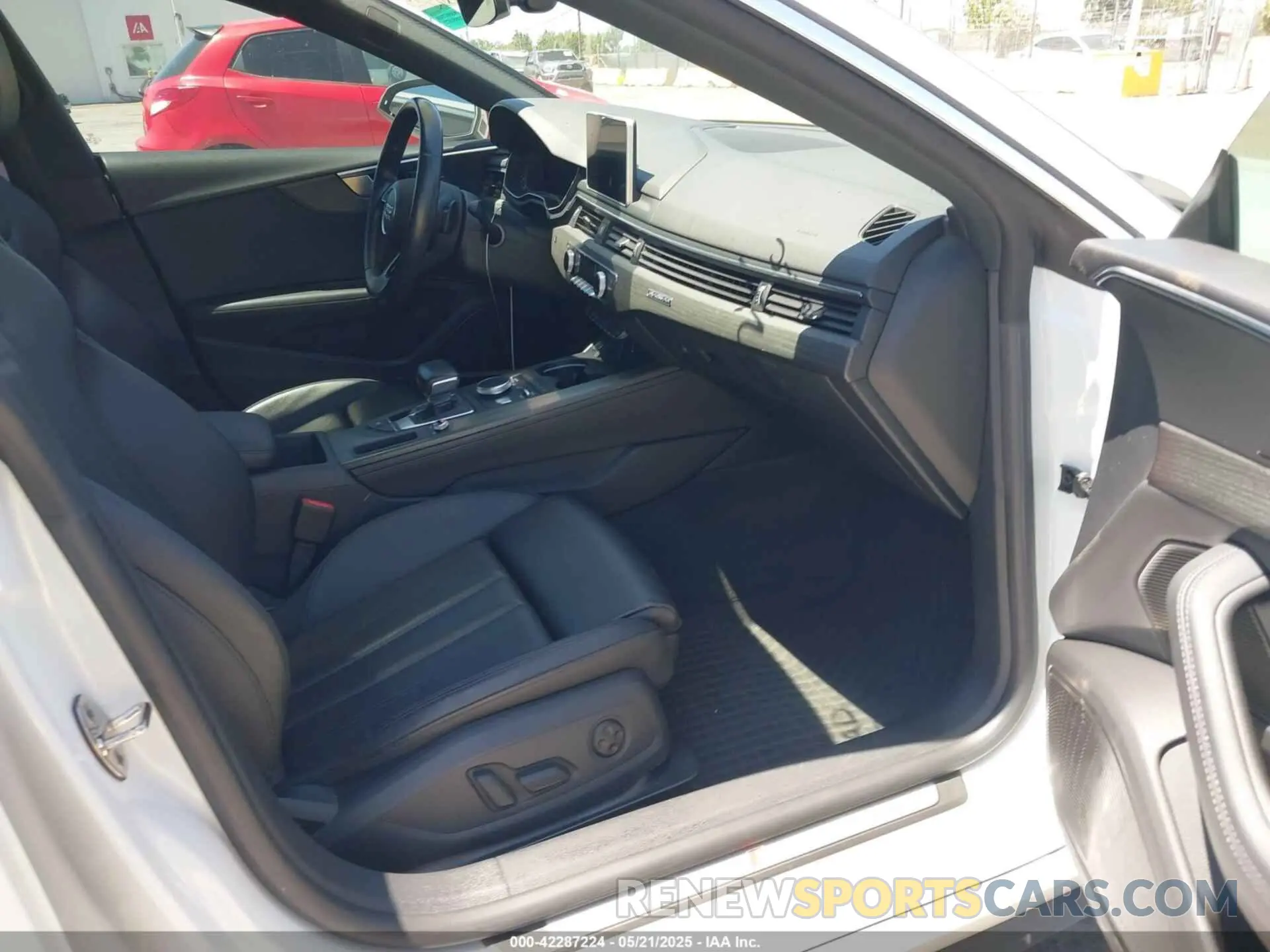 5 fotografías del automóvil dañado WAUENCF58KA007848 AUDI A5 2019