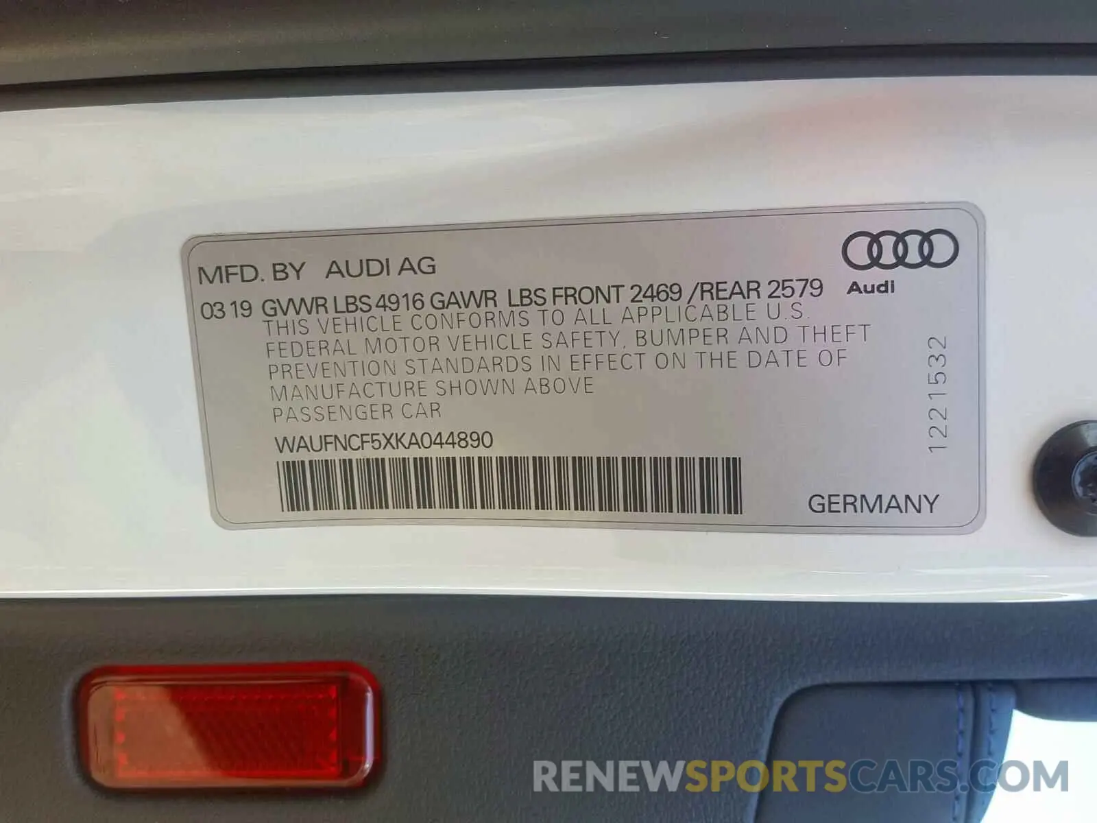 10 fotografías del automóvil dañado WAUFNCF5XKA044890 AUDI A5 2019