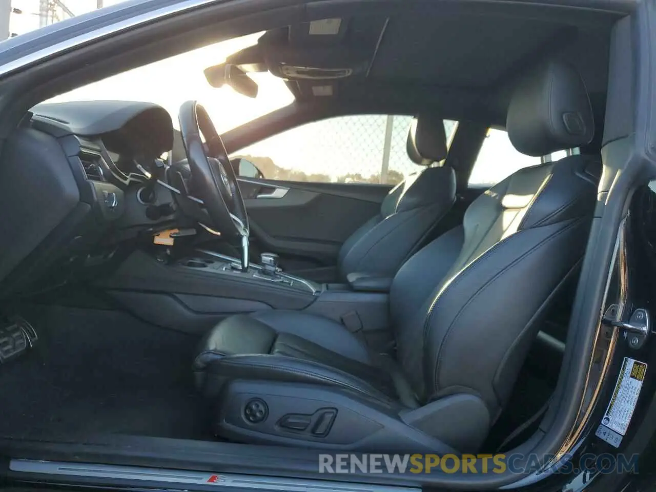 7 fotografías del automóvil dañado WAUTNAF59KA007238 AUDI A5 2019