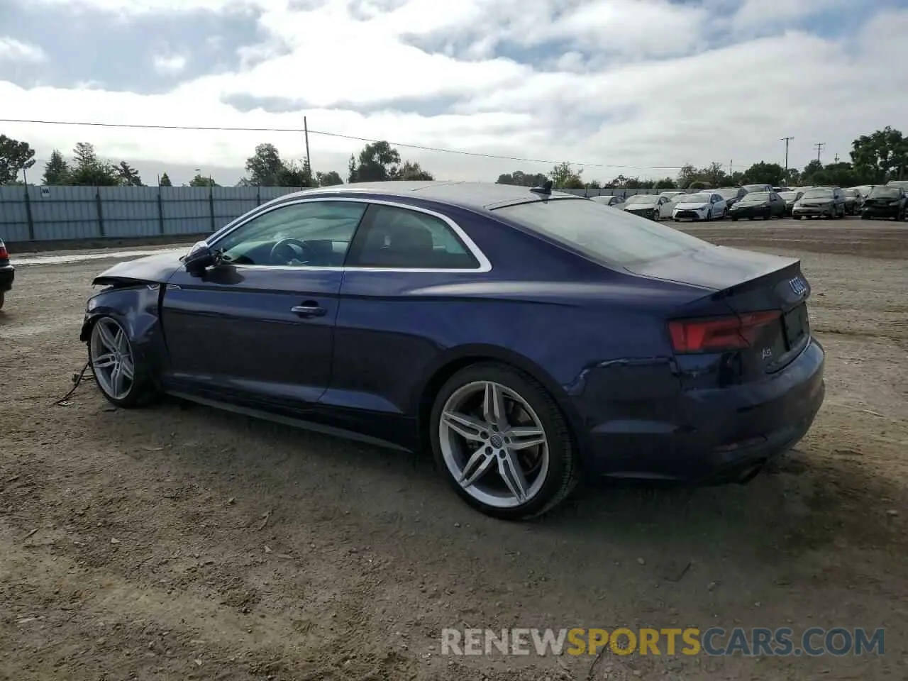 2 fotografías del automóvil dañado WAUTNAF5XKA019379 AUDI A5 2019