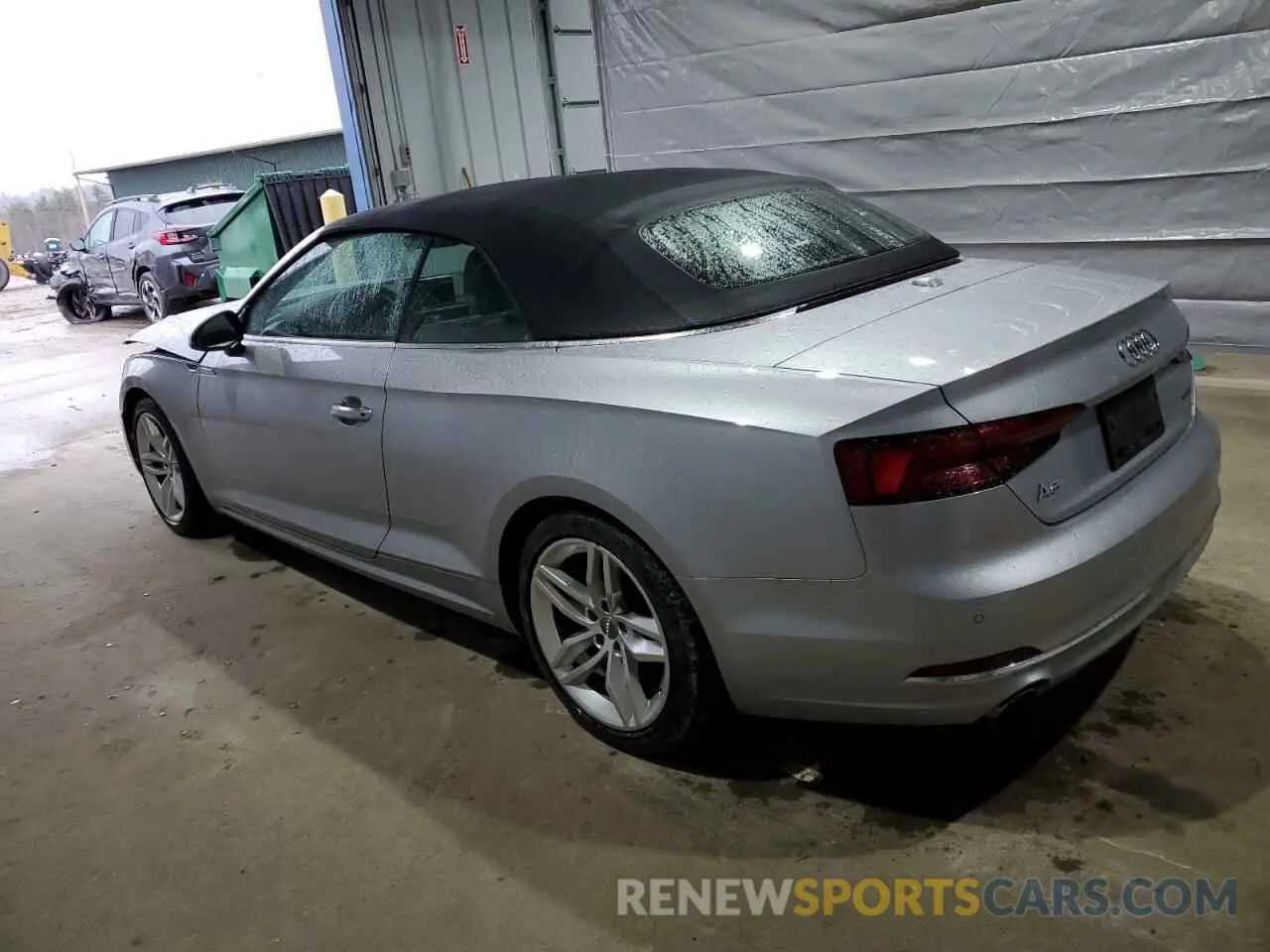 2 fotografías del automóvil dañado WAUYNGF56KN001933 AUDI A5 2019