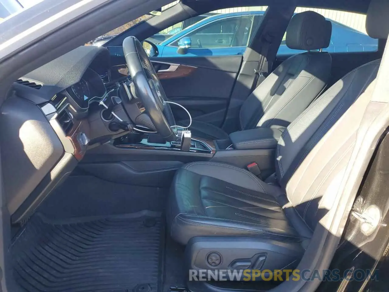 7 fotografías del automóvil dañado WAUANCF59LA007082 AUDI A5 2020