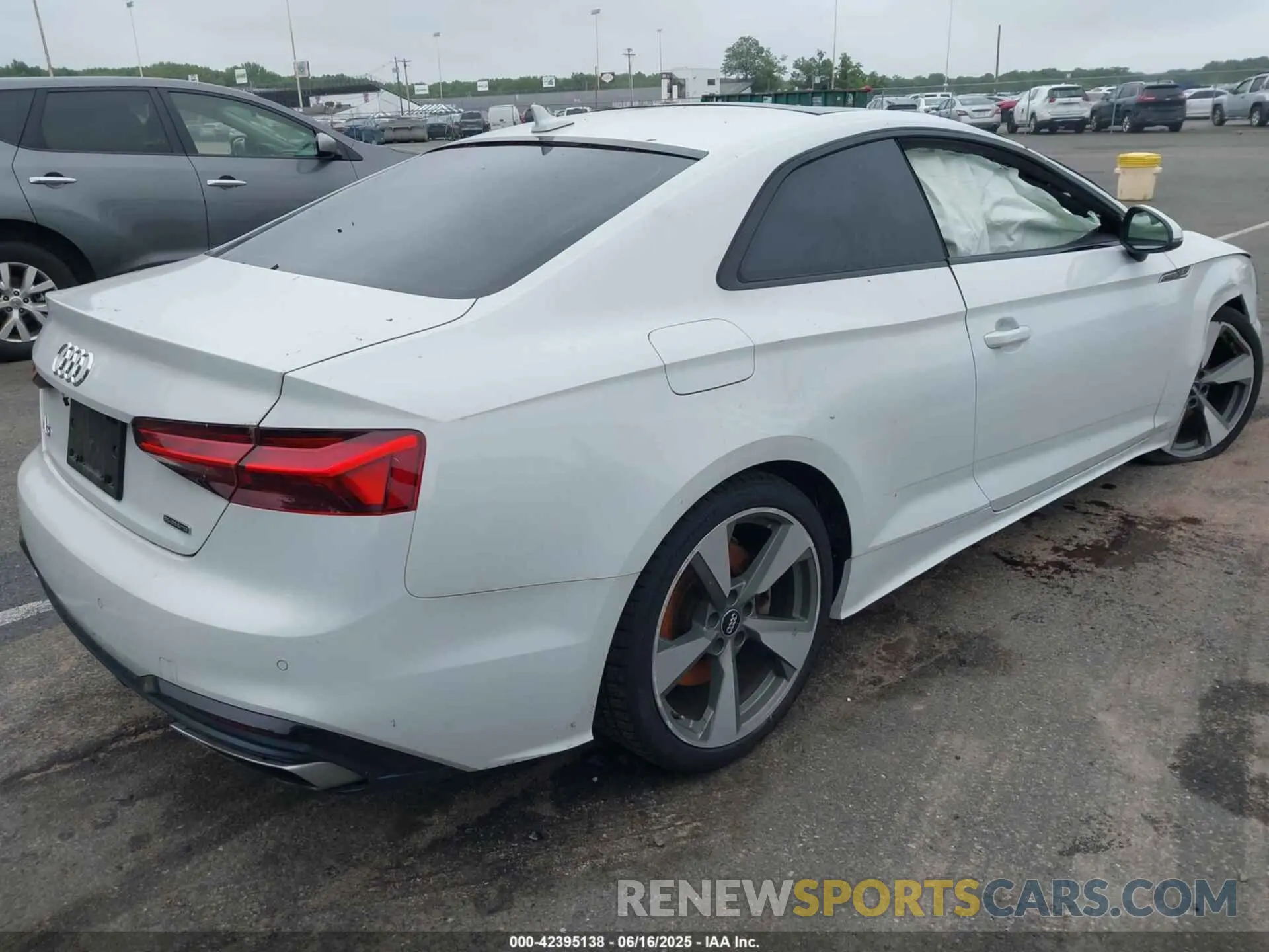 4 fotografías del automóvil dañado WAUTNAF57LA001505 AUDI A5 2020