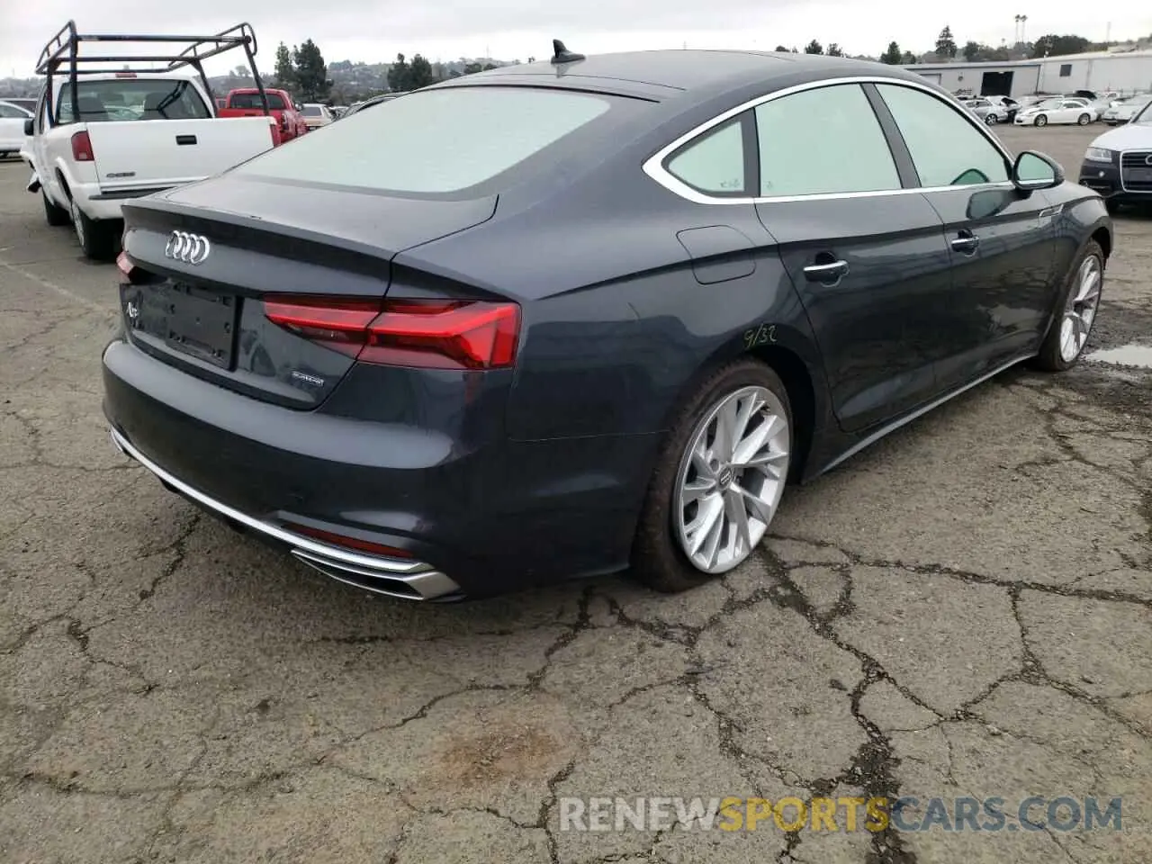 4 fotografías del automóvil dañado WAUABCF5XMA021762 AUDI A5 2021