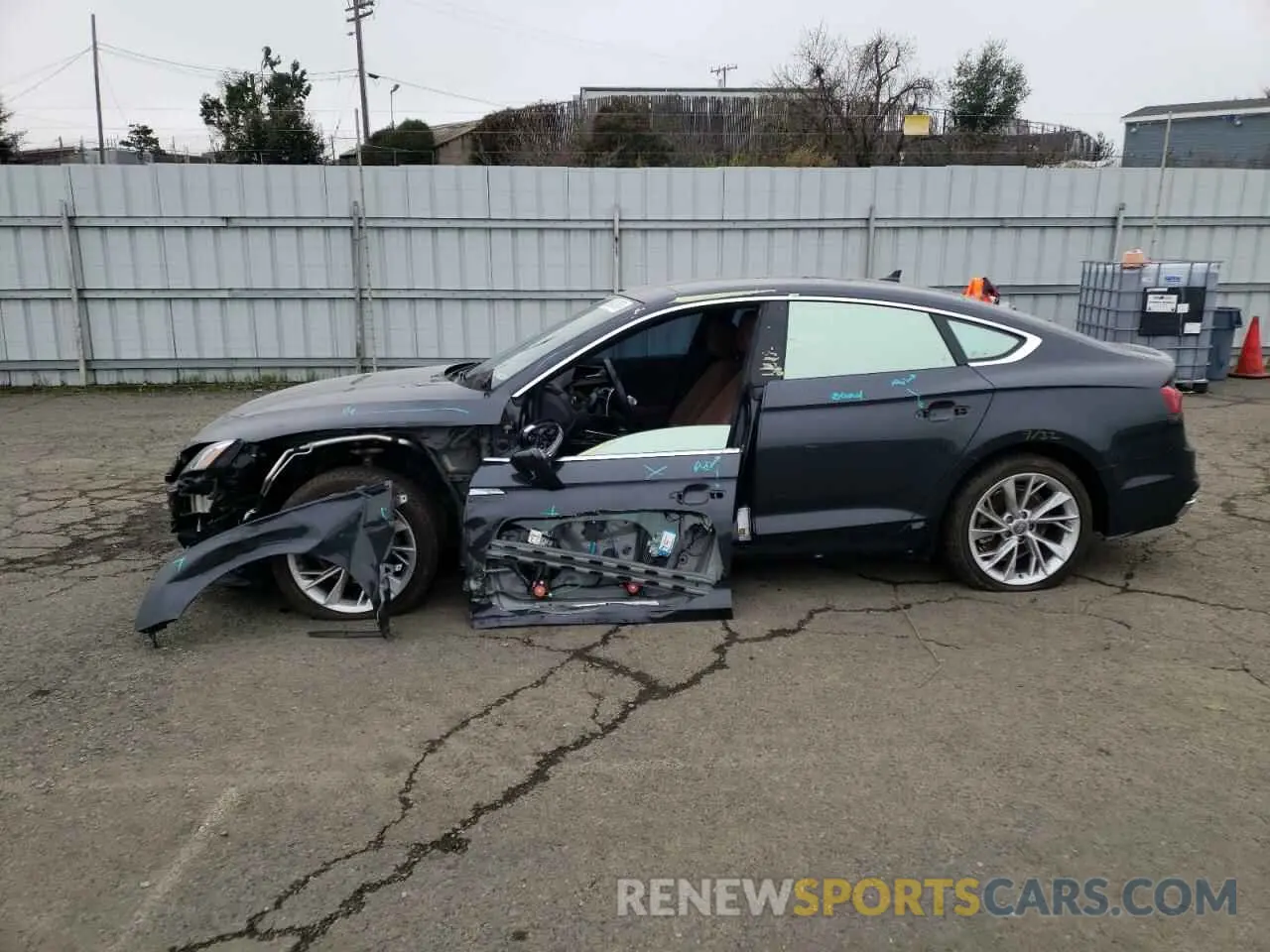 9 fotografías del automóvil dañado WAUABCF5XMA021762 AUDI A5 2021