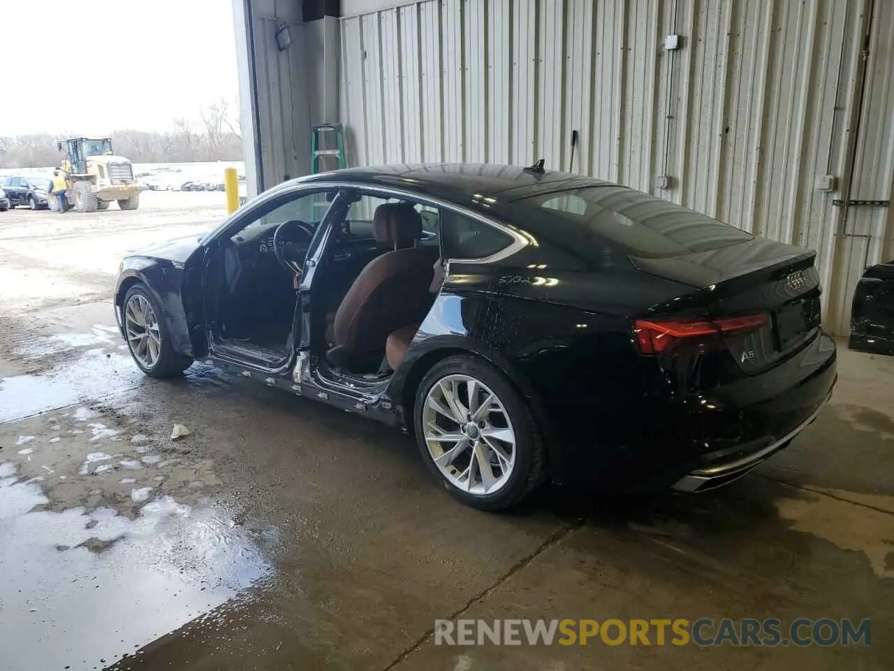 2 fotografías del automóvil dañado WAUCBCF51MA019651 AUDI A5 2021