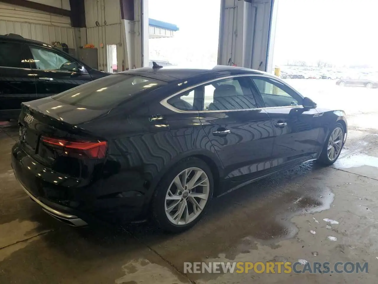 3 fotografías del automóvil dañado WAUCBCF51MA019651 AUDI A5 2021