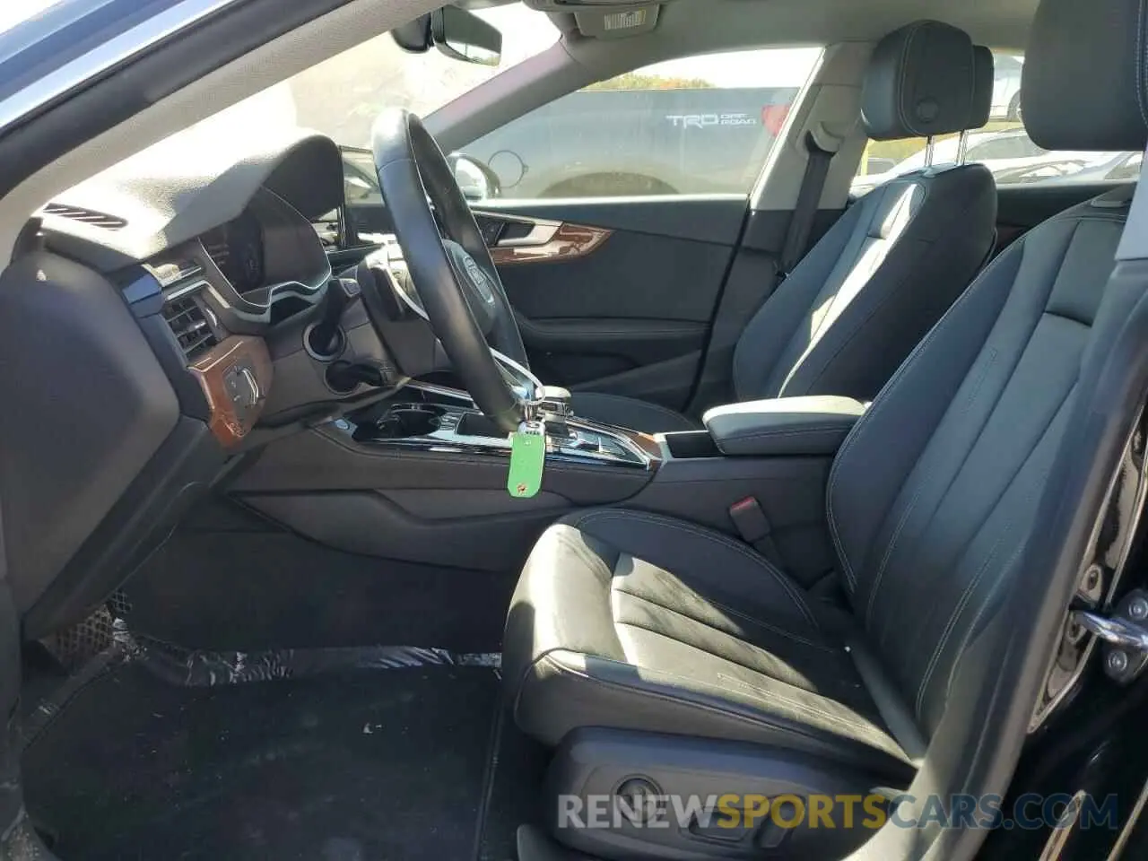 7 fotografías del automóvil dañado WAUCBCF57MA062178 AUDI A5 2021