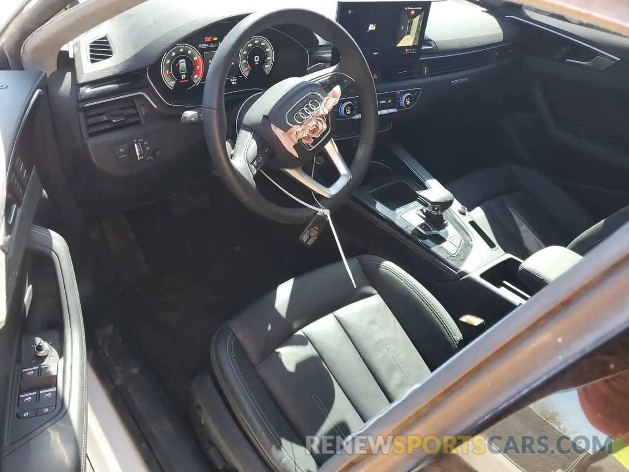 8 fotografías del automóvil dañado WAUCBCF5XMA061395 AUDI A5 2021