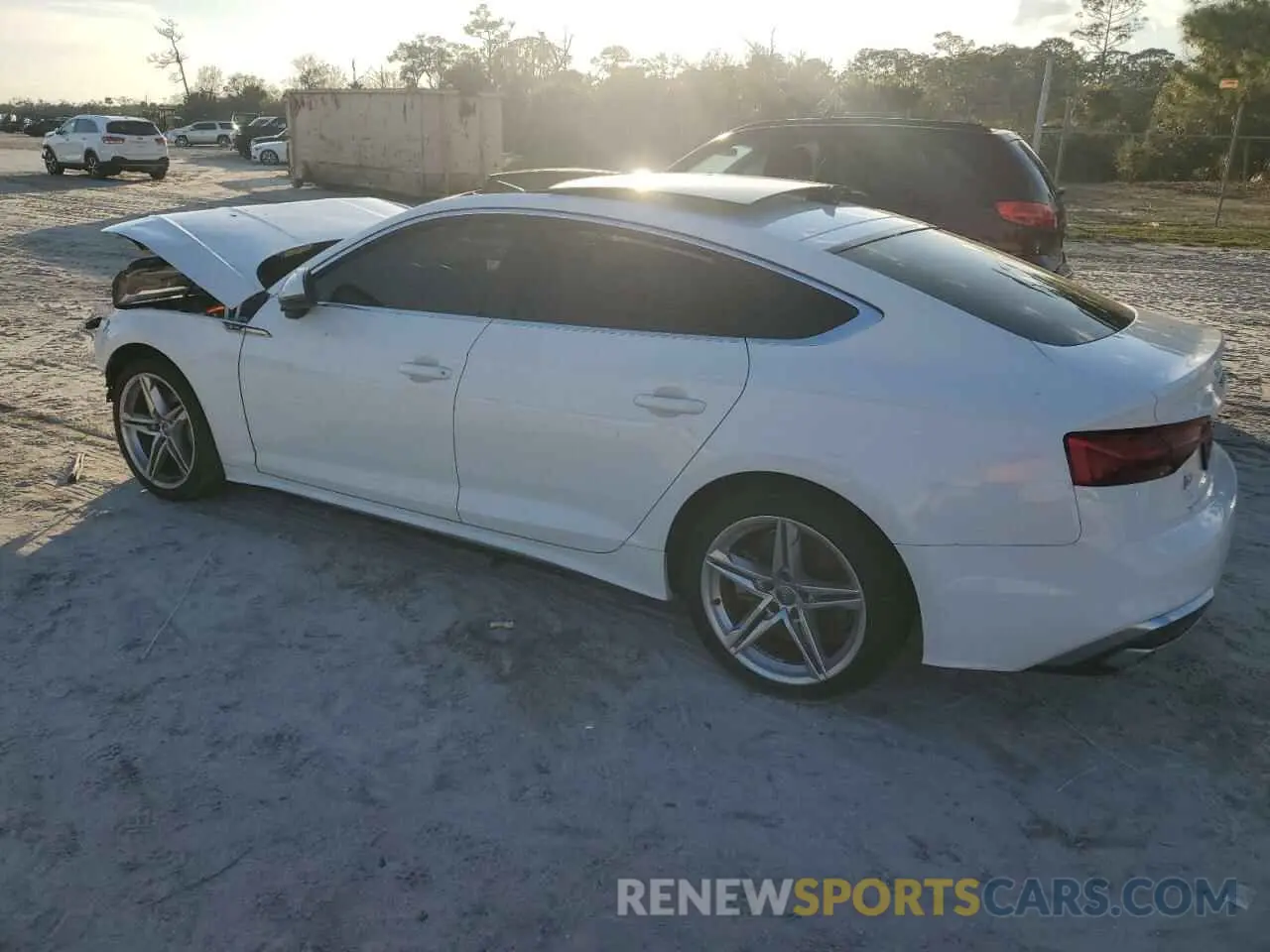 2 fotografías del automóvil dañado WAUDACF55MA011544 AUDI A5 2021