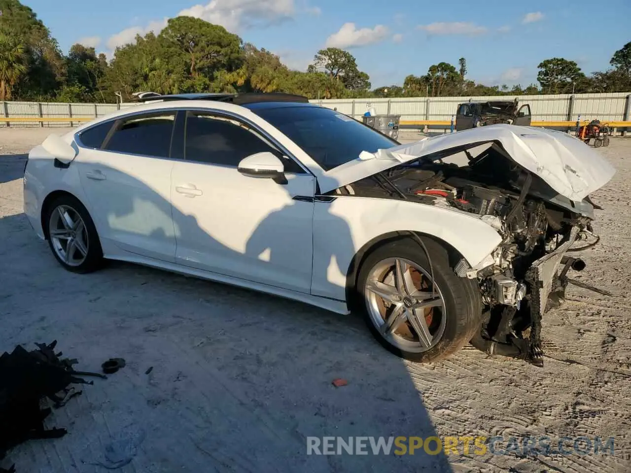 4 fotografías del automóvil dañado WAUDACF55MA011544 AUDI A5 2021
