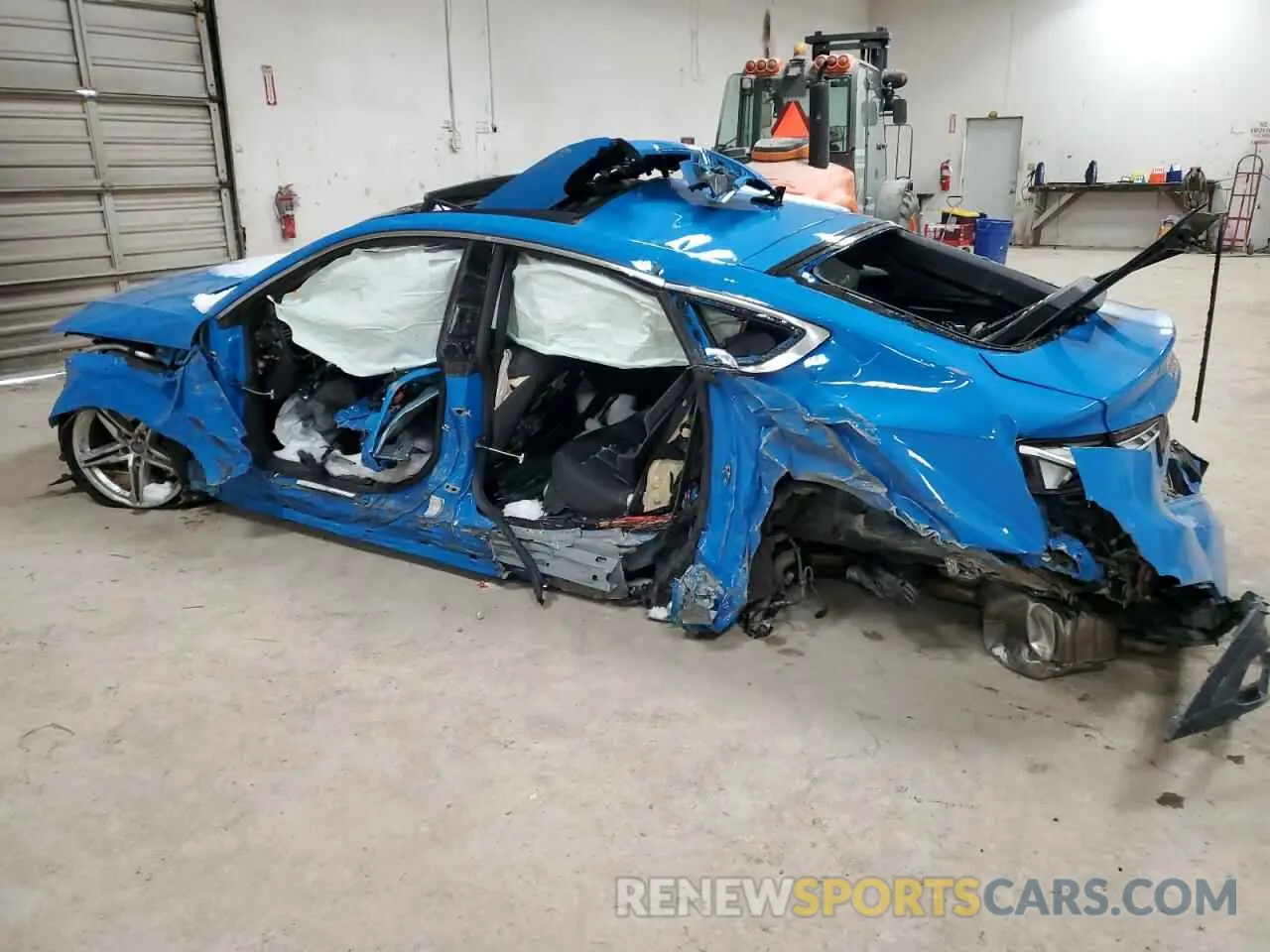 2 fotografías del automóvil dañado WAUDACF57MA011397 AUDI A5 2021