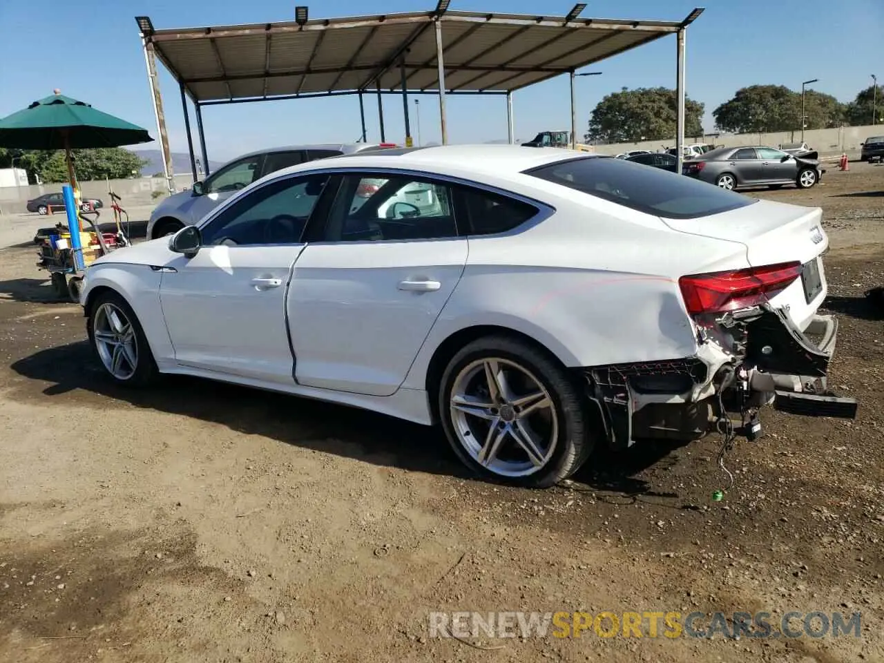 2 fotografías del automóvil dañado WAUDACF59MA017704 AUDI A5 2021