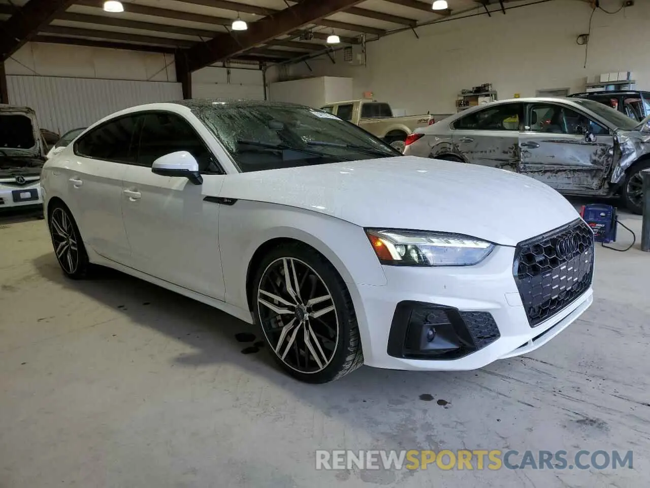 4 fotografías del automóvil dañado WAUFACF5XMA050168 AUDI A5 2021