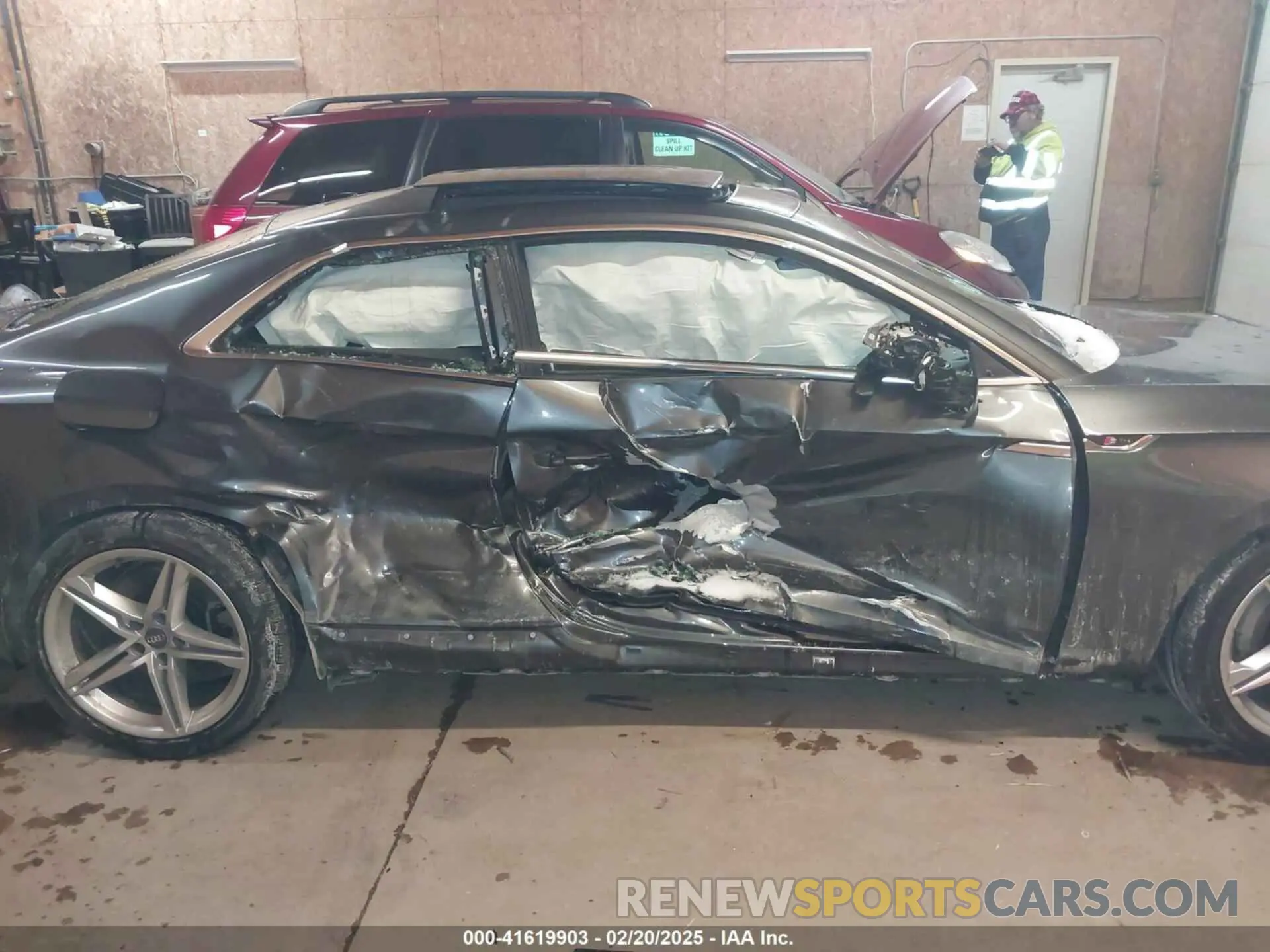 13 fotografías del automóvil dañado WAUTAAF52MA009055 AUDI A5 2021