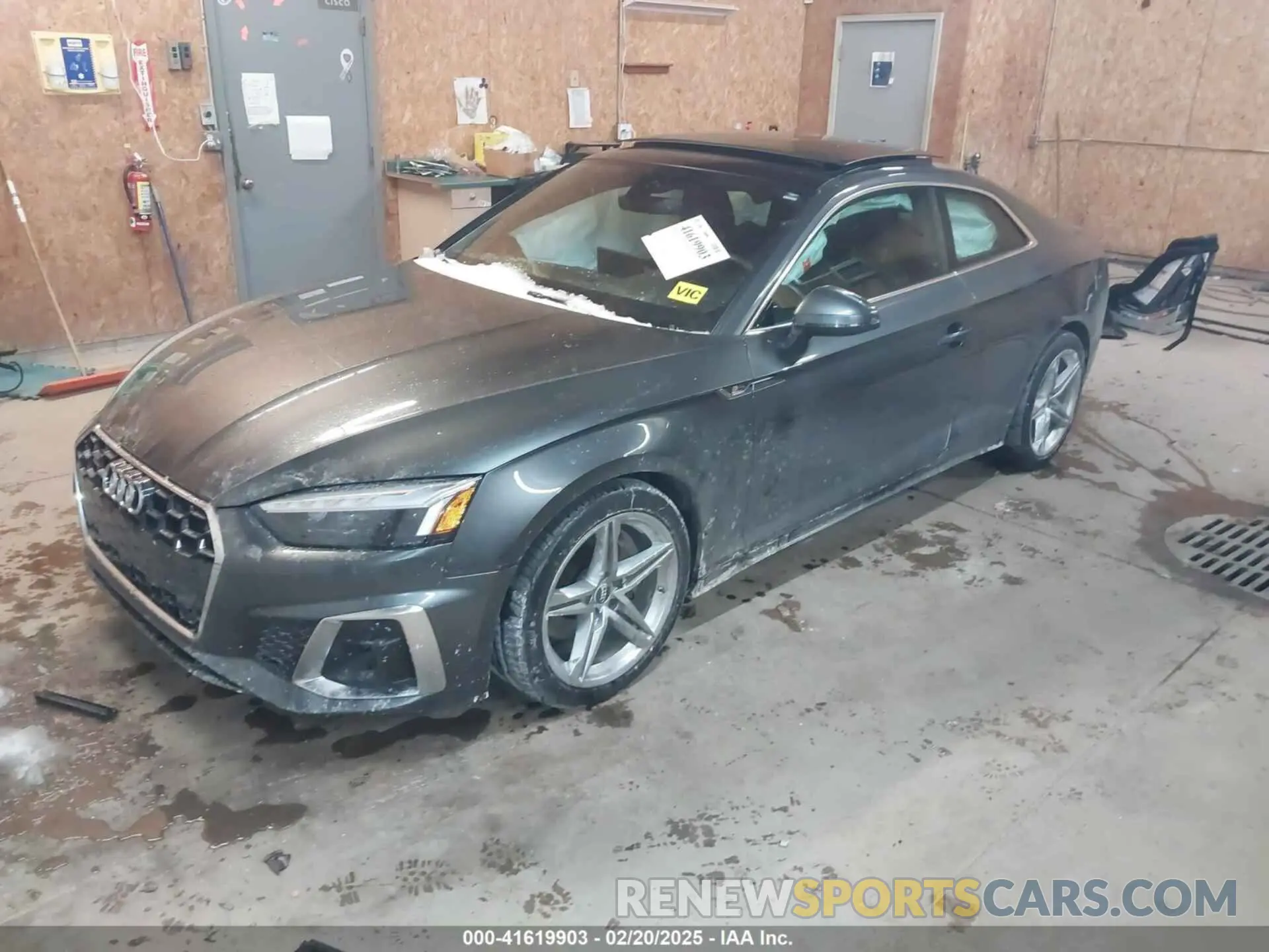 2 fotografías del automóvil dañado WAUTAAF52MA009055 AUDI A5 2021