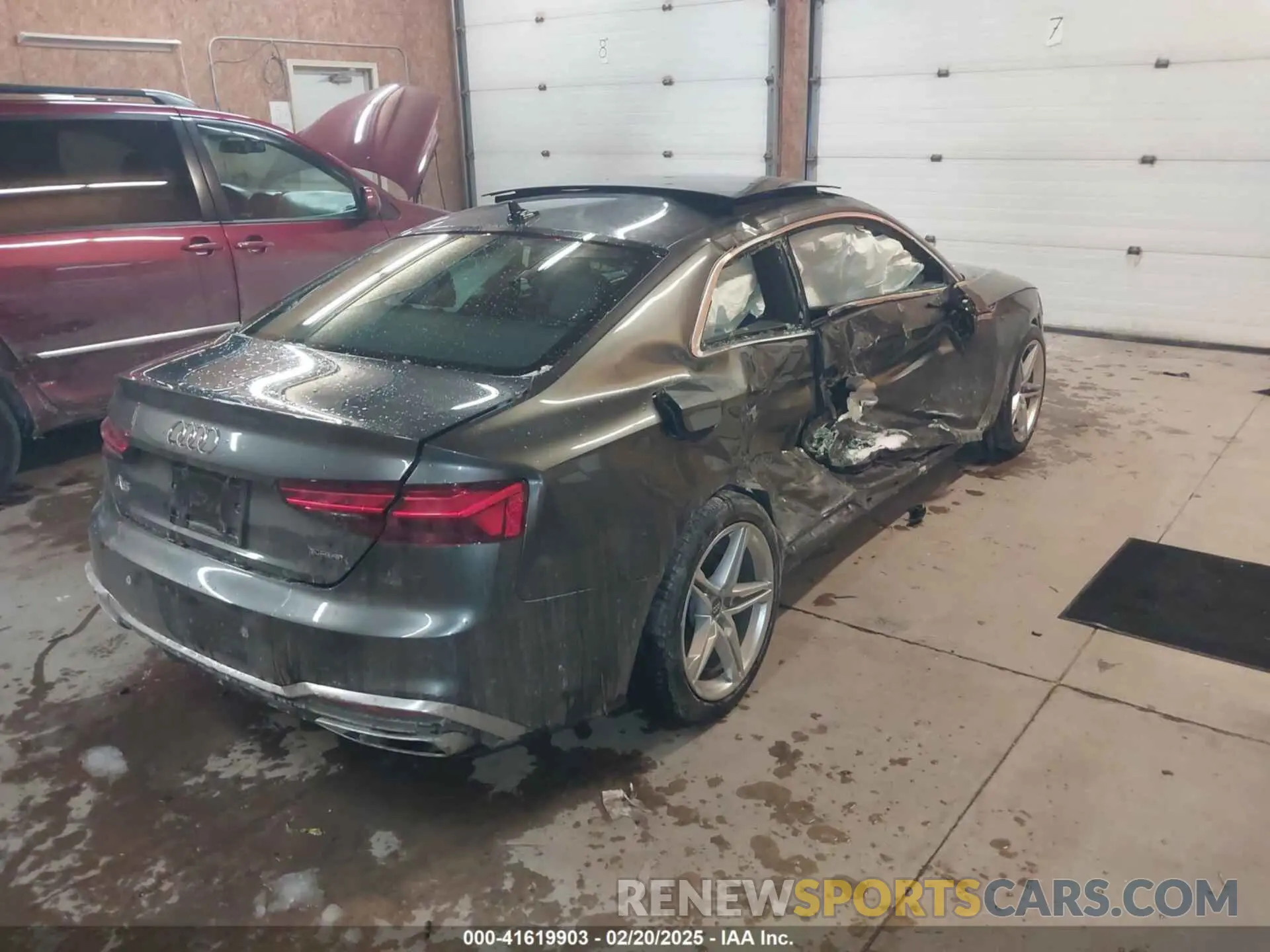 4 fotografías del automóvil dañado WAUTAAF52MA009055 AUDI A5 2021