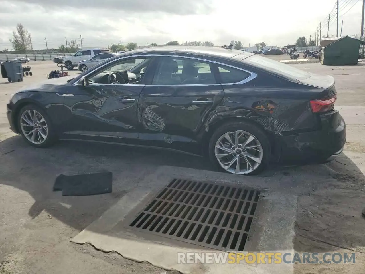 2 fotografías del automóvil dañado WAUCBCF50NA030545 AUDI A5 2022