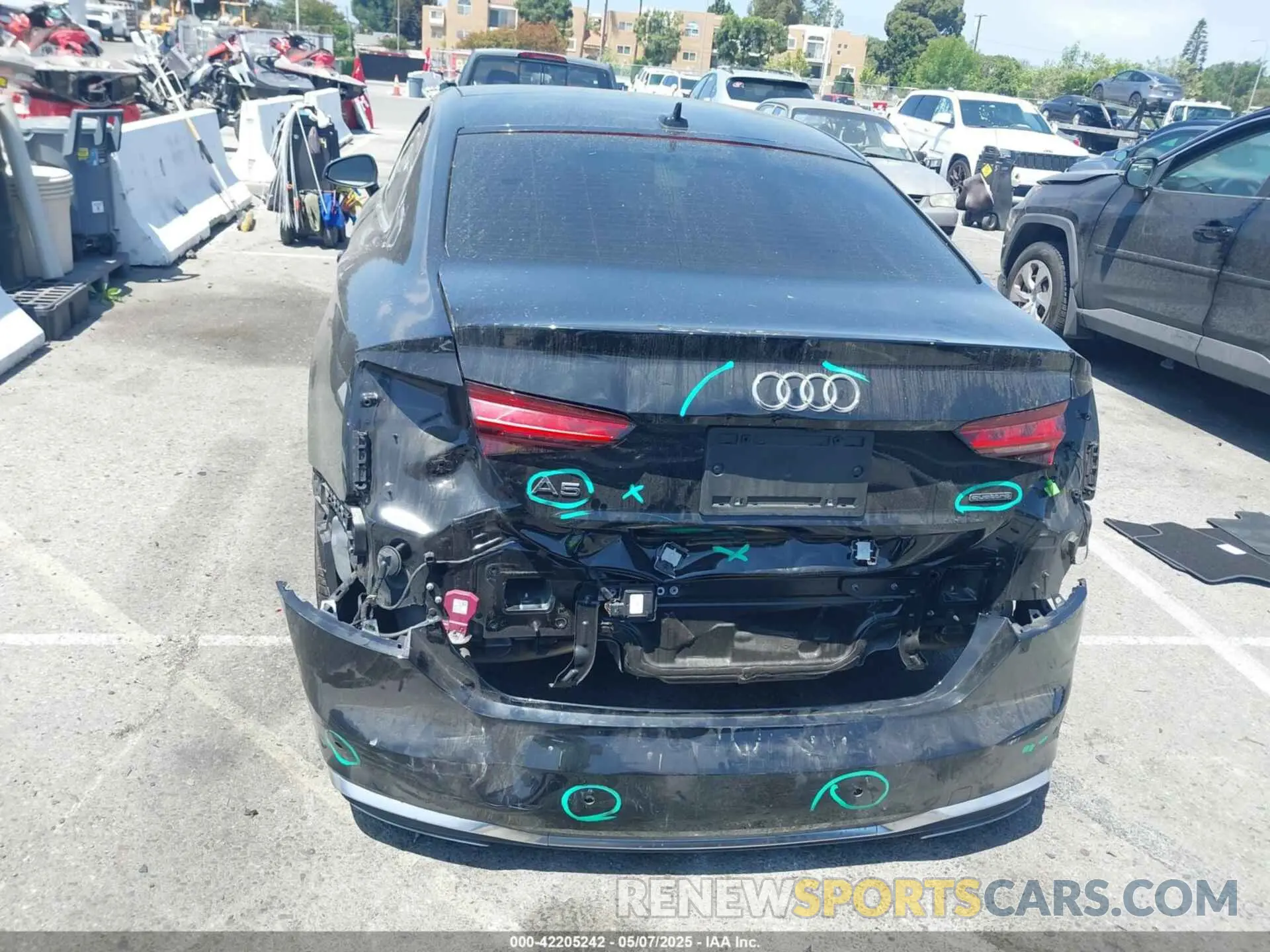 16 fotografías del automóvil dañado WAUTAAF51NA014569 AUDI A5 2022