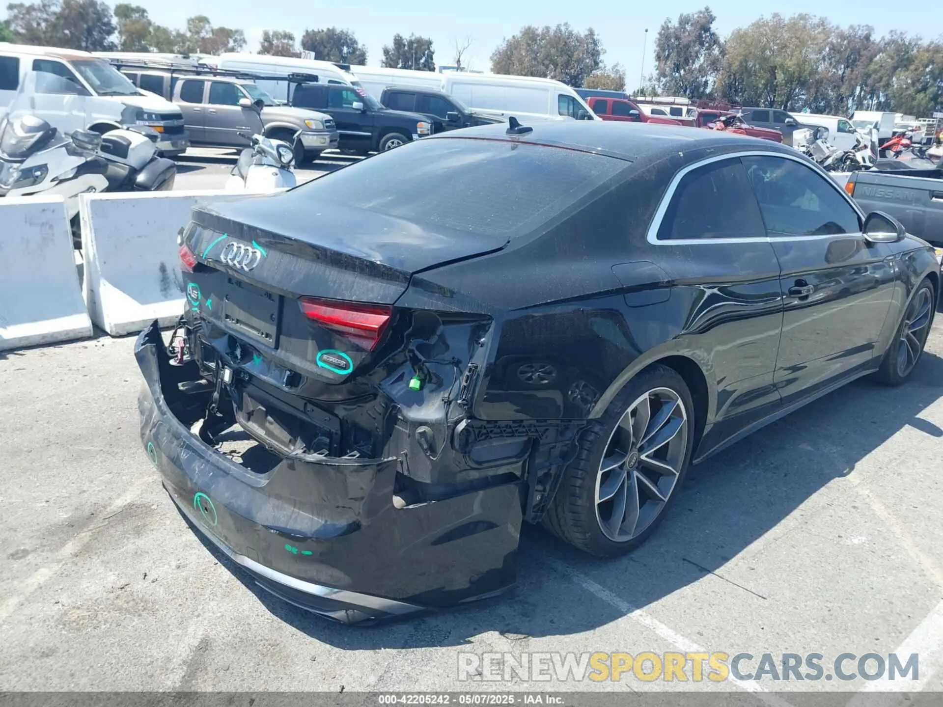 4 fotografías del automóvil dañado WAUTAAF51NA014569 AUDI A5 2022