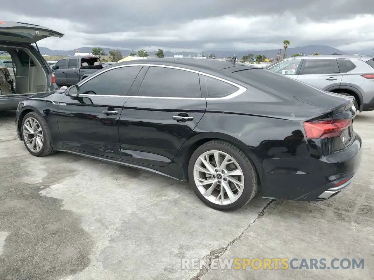 2 fotografías del automóvil dañado WAUABCF50PA026120 AUDI A5 2023