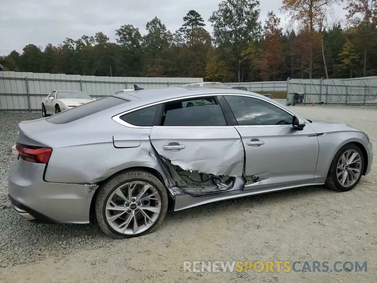 3 fotografías del automóvil dañado WAUCBCF55PA048526 AUDI A5 2023