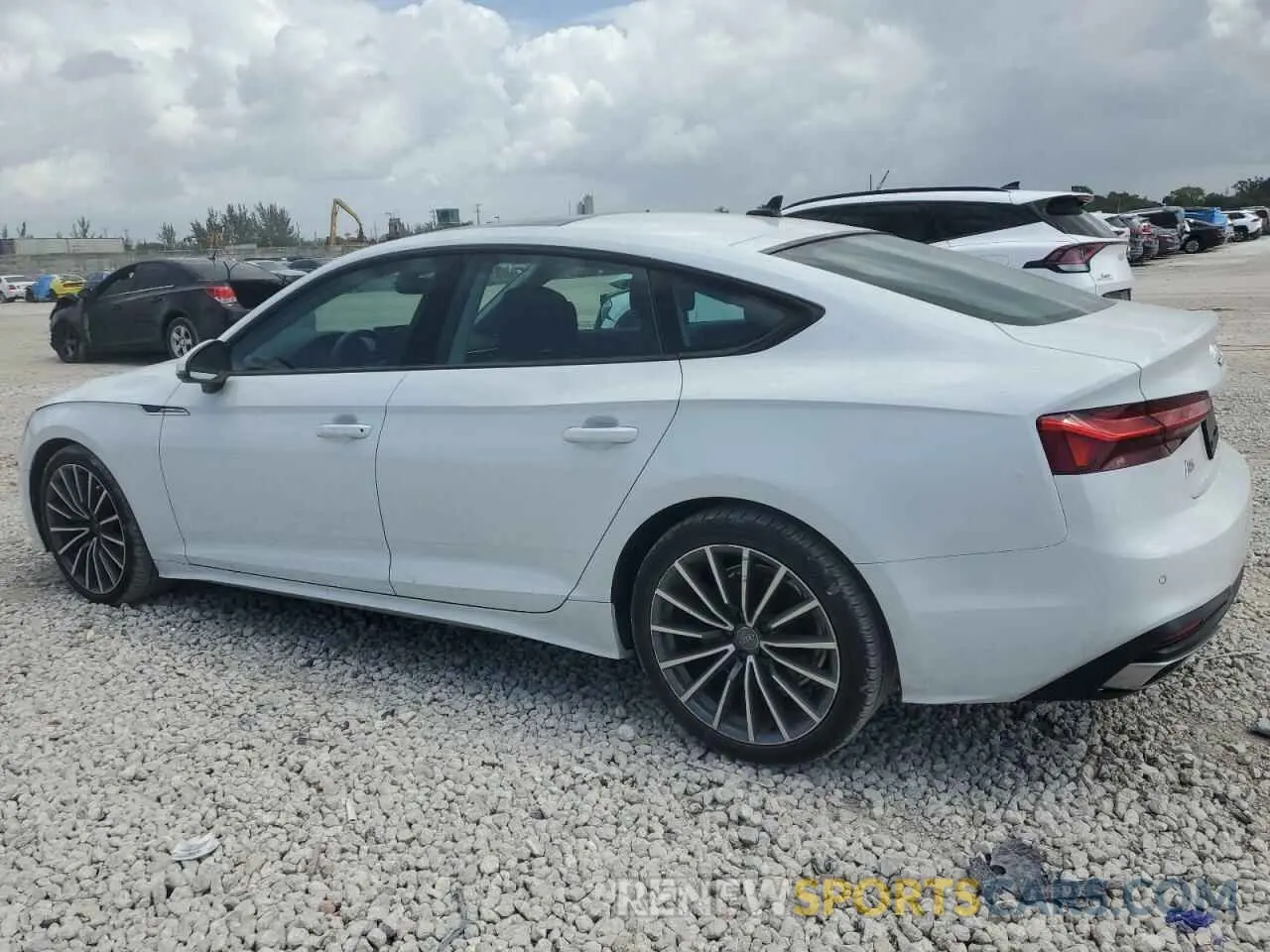 2 fotografías del automóvil dañado WAUCBCF58PA041599 AUDI A5 2023