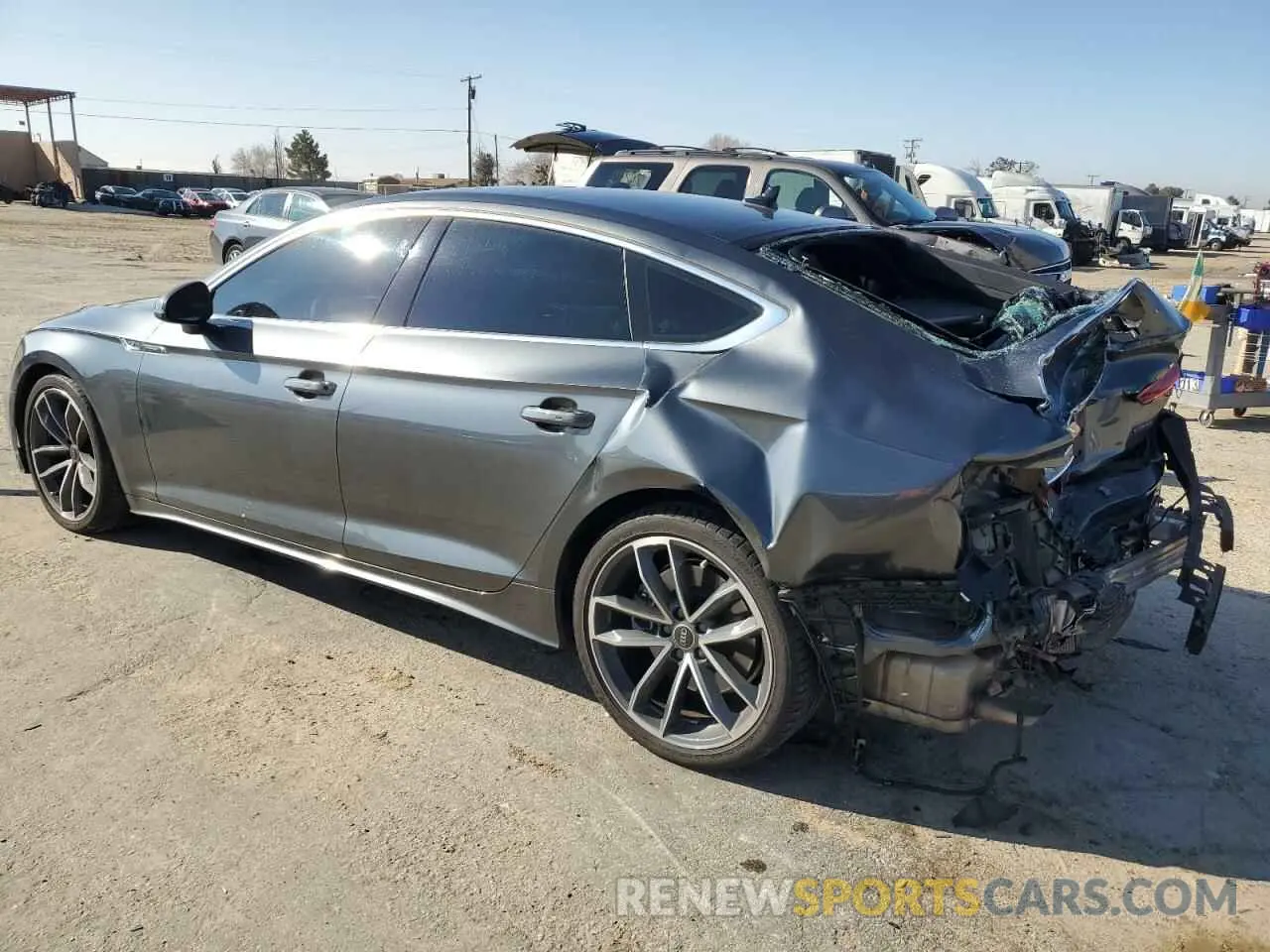 2 fotografías del automóvil dañado WAUDACF52PA046661 AUDI A5 2023