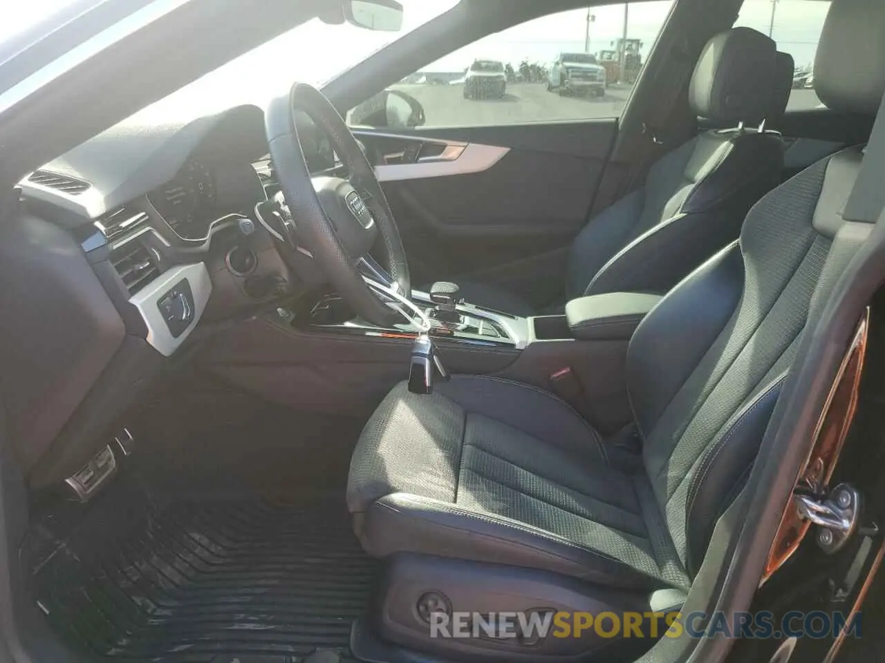 7 fotografías del automóvil dañado WAUFACF50PA032086 AUDI A5 2023