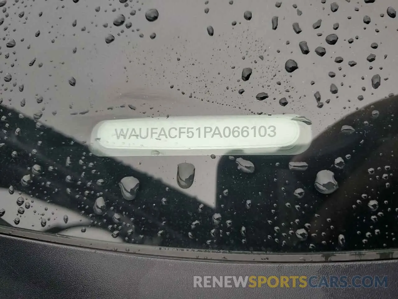 15 fotografías del automóvil dañado WAUFACF51PA066103 AUDI A5 2023