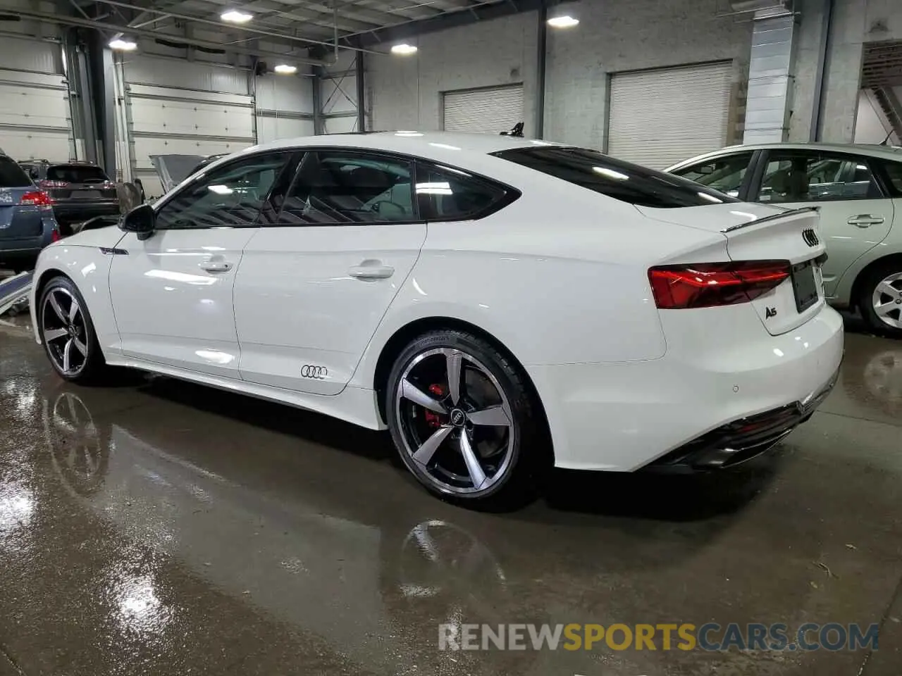 2 fotografías del automóvil dañado WAUFACF53PA046905 AUDI A5 2023