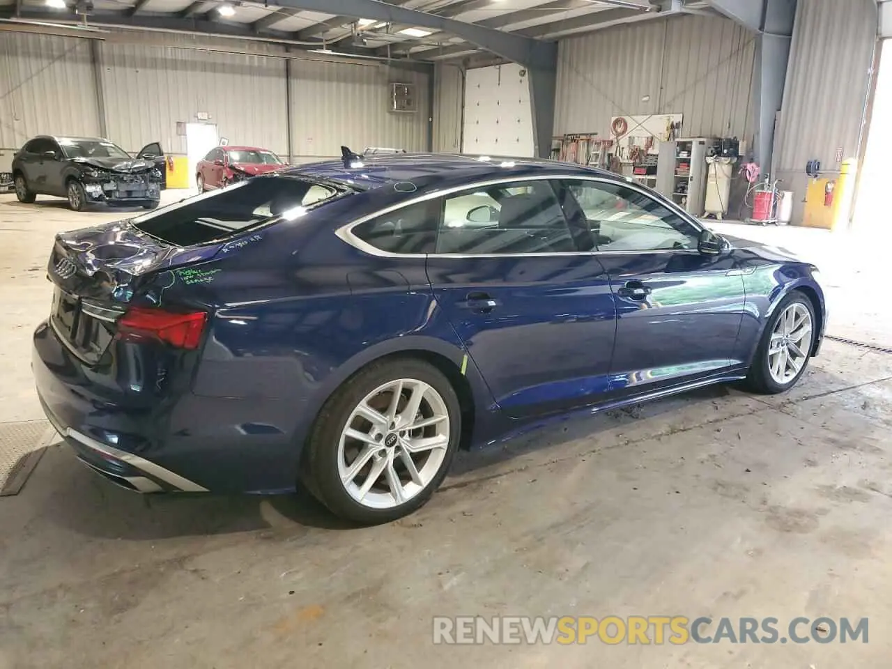 3 fotografías del automóvil dañado WAUFACF53PA061694 AUDI A5 2023