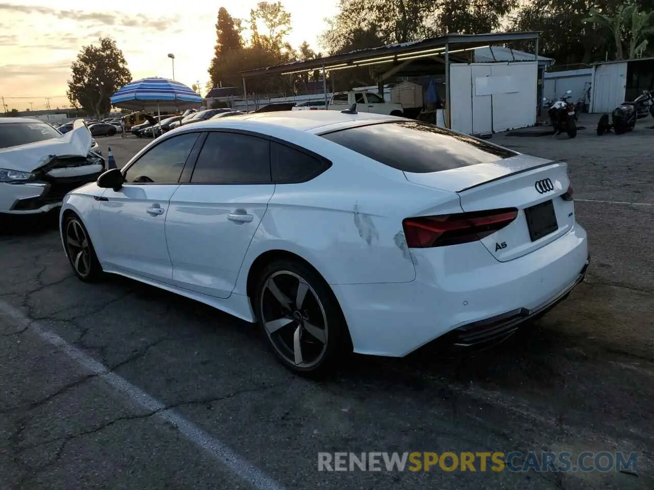 2 fotografías del automóvil dañado WAUFACF55PA008074 AUDI A5 2023