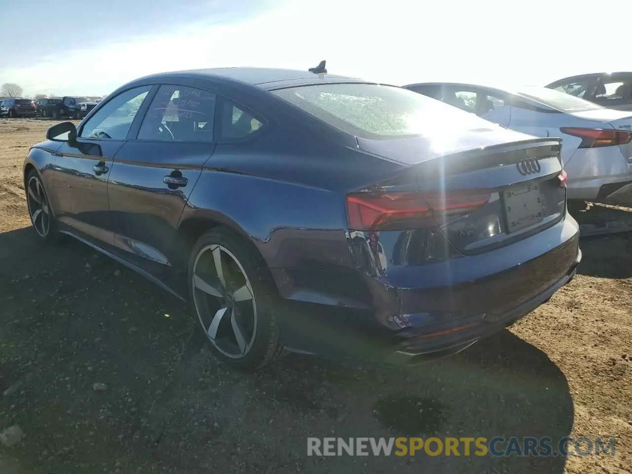 2 fotografías del automóvil dañado WAUFACF55PA060496 AUDI A5 2023