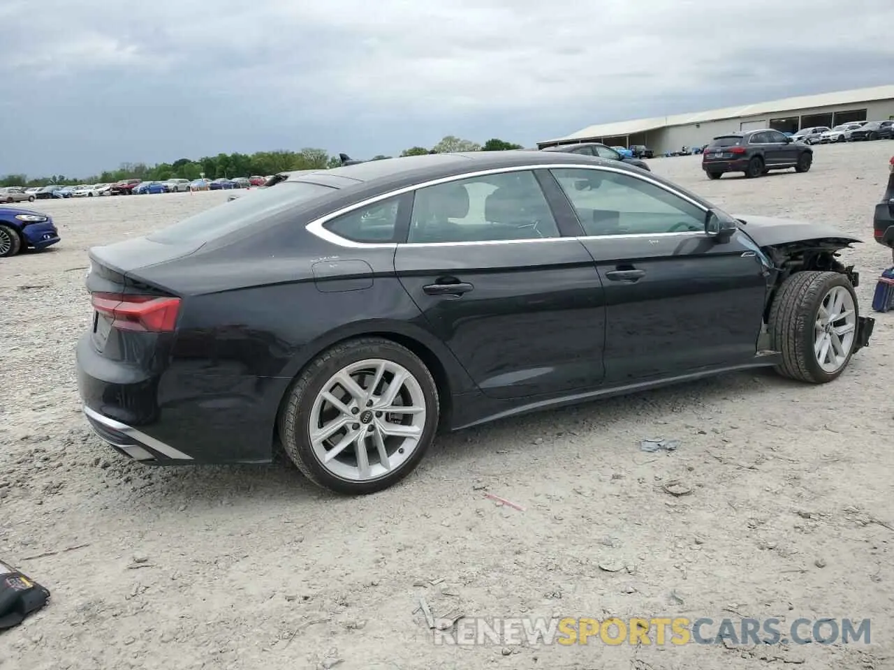 3 fotografías del automóvil dañado WAUFACF56PA040015 AUDI A5 2023