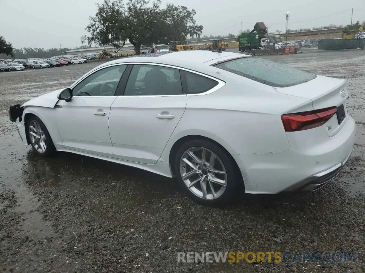 2 fotografías del automóvil dañado WAUFACF56PA044193 AUDI A5 2023
