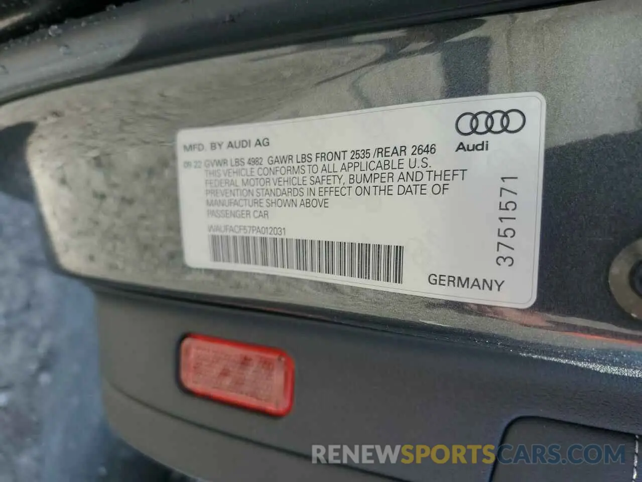 13 fotografías del automóvil dañado WAUFACF57PA012031 AUDI A5 2023