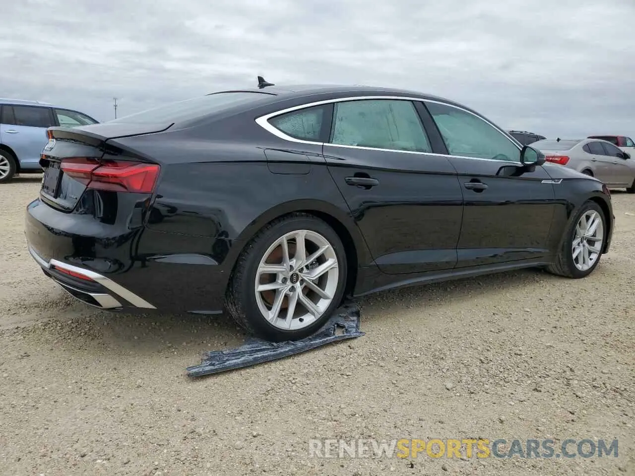 3 fotografías del automóvil dañado WAUFACF57PA024860 AUDI A5 2023