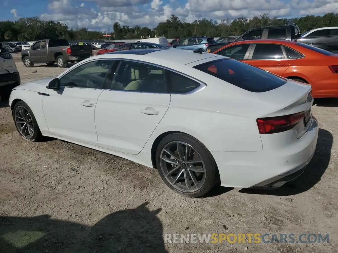 2 fotografías del automóvil dañado WAUFACF5XPA040132 AUDI A5 2023
