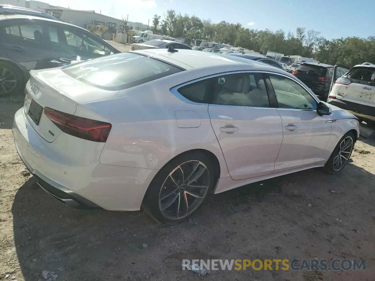 3 fotografías del automóvil dañado WAUFACF5XPA040132 AUDI A5 2023