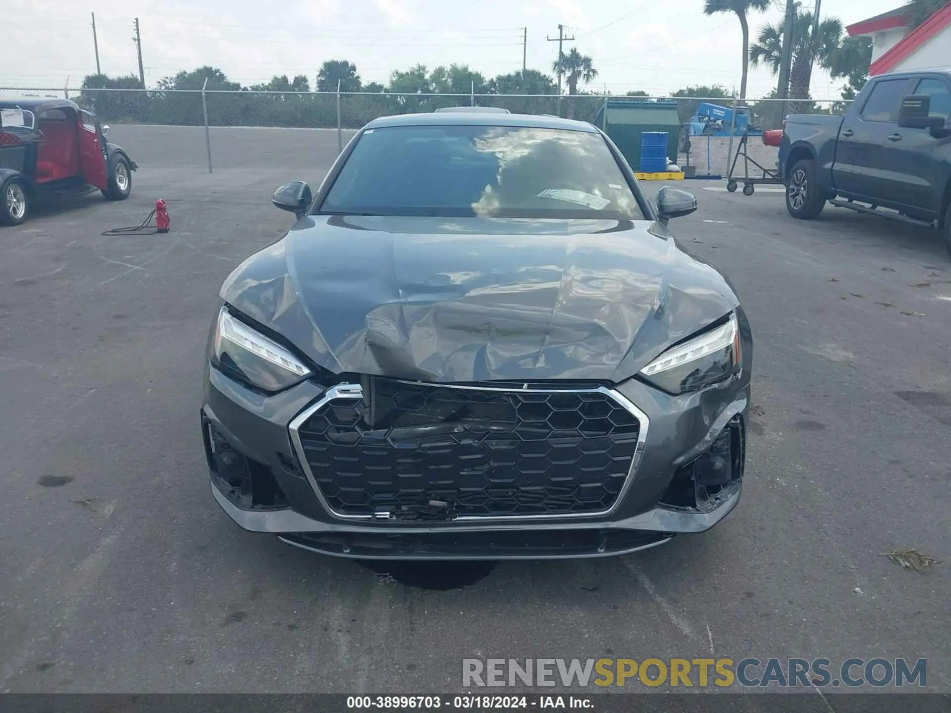 12 fotografías del automóvil dañado WAUSAAF59PA016696 AUDI A5 2023