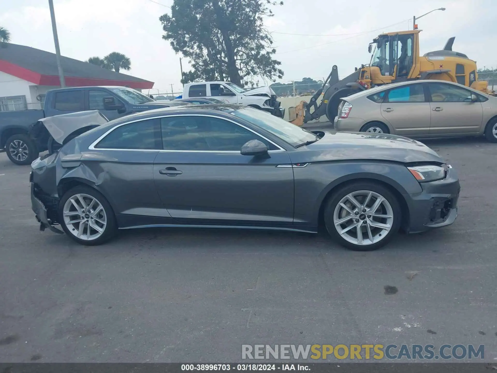 13 fotografías del automóvil dañado WAUSAAF59PA016696 AUDI A5 2023