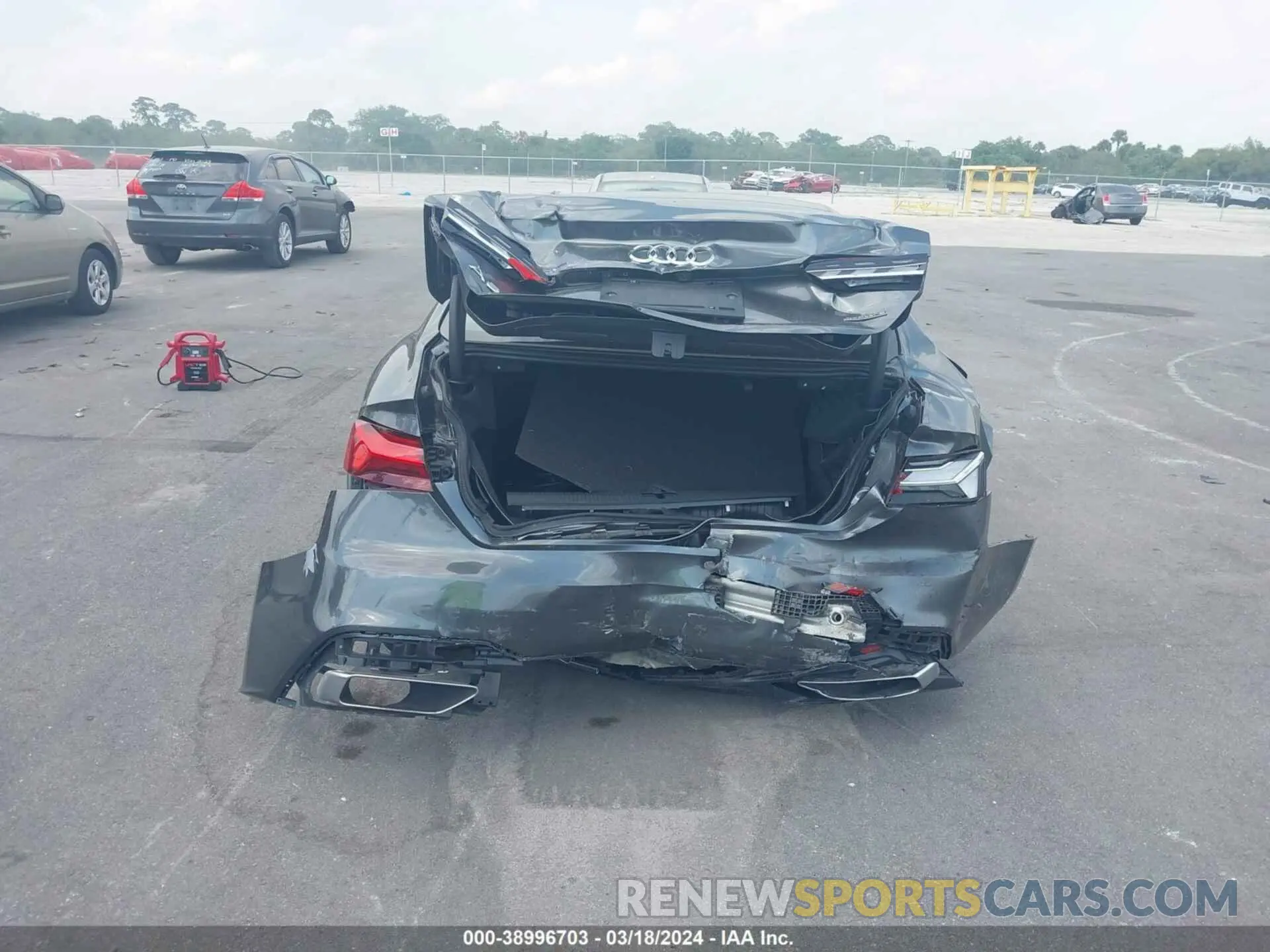 16 fotografías del automóvil dañado WAUSAAF59PA016696 AUDI A5 2023