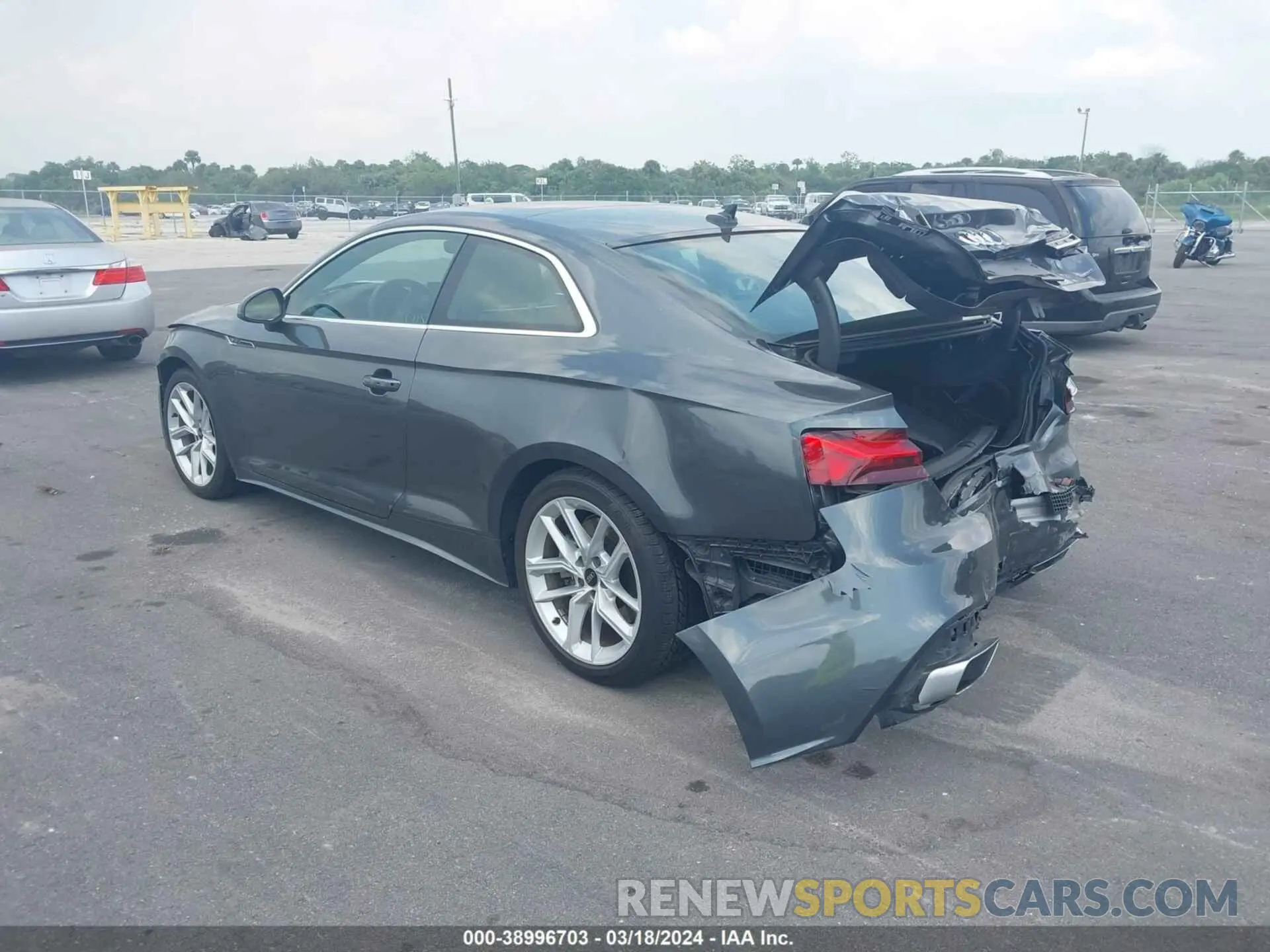 3 fotografías del automóvil dañado WAUSAAF59PA016696 AUDI A5 2023
