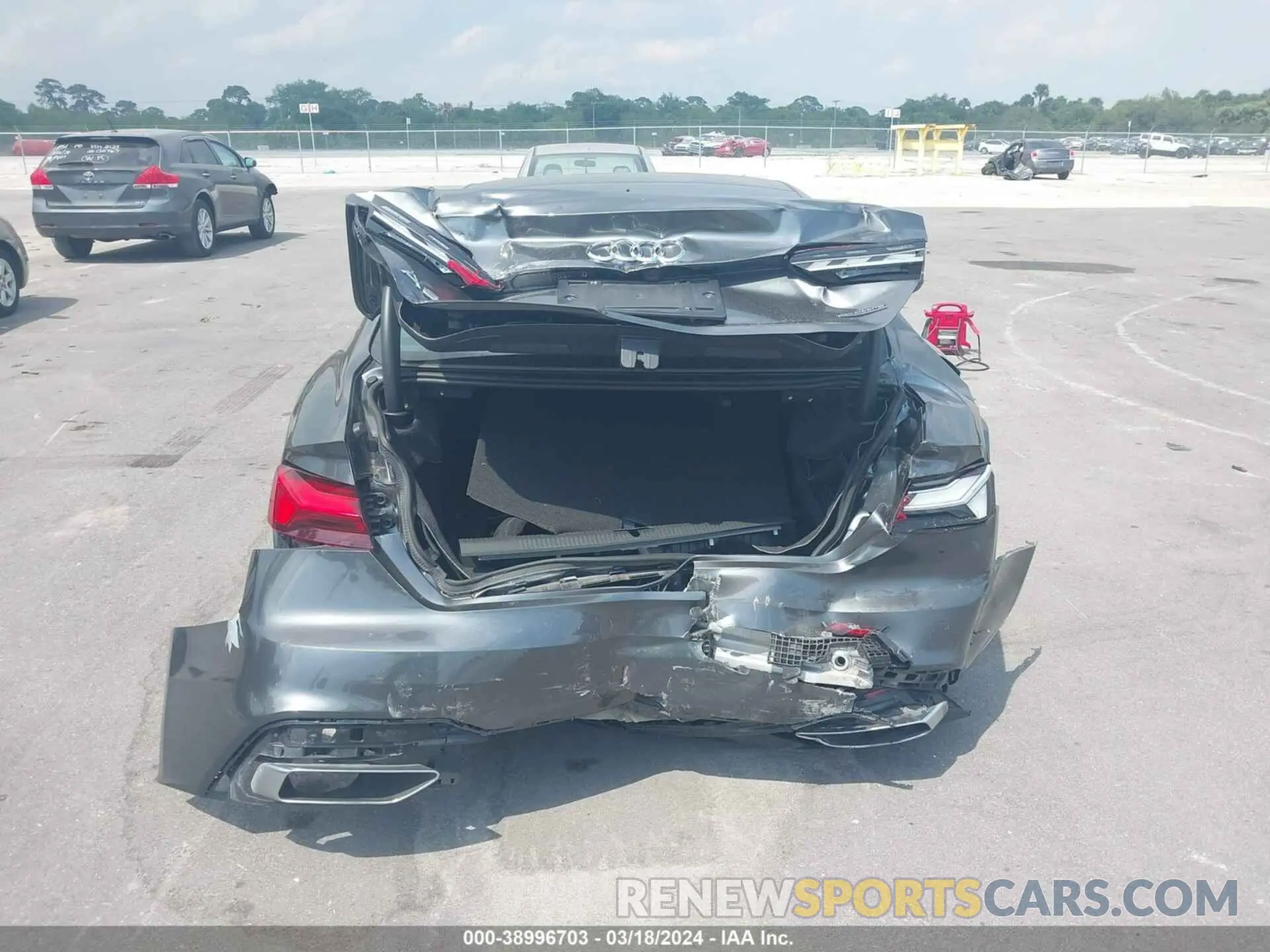 6 fotografías del automóvil dañado WAUSAAF59PA016696 AUDI A5 2023