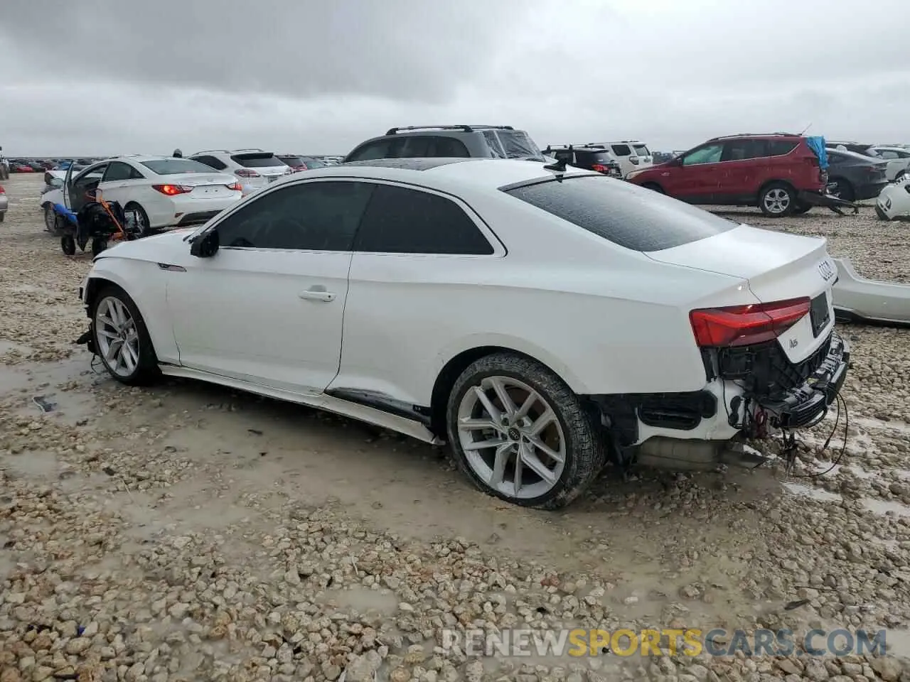2 fotografías del automóvil dañado WAUTAAF55PA022631 AUDI A5 2023