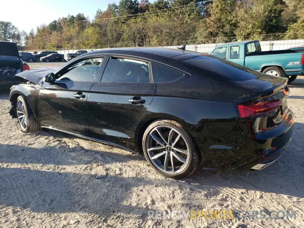 2 fotografías del automóvil dañado WAUDACF51RA090105 AUDI A5 2024