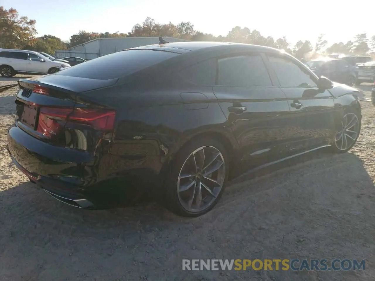 3 fotografías del automóvil dañado WAUDACF51RA090105 AUDI A5 2024
